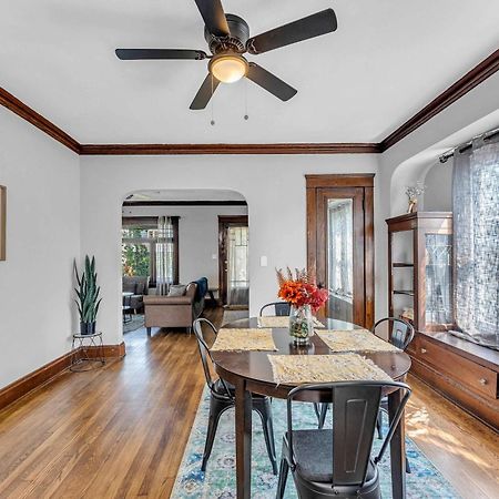 Beautifully Remodeled Duplex Apt In West Blvd クリーブランド エクステリア 写真