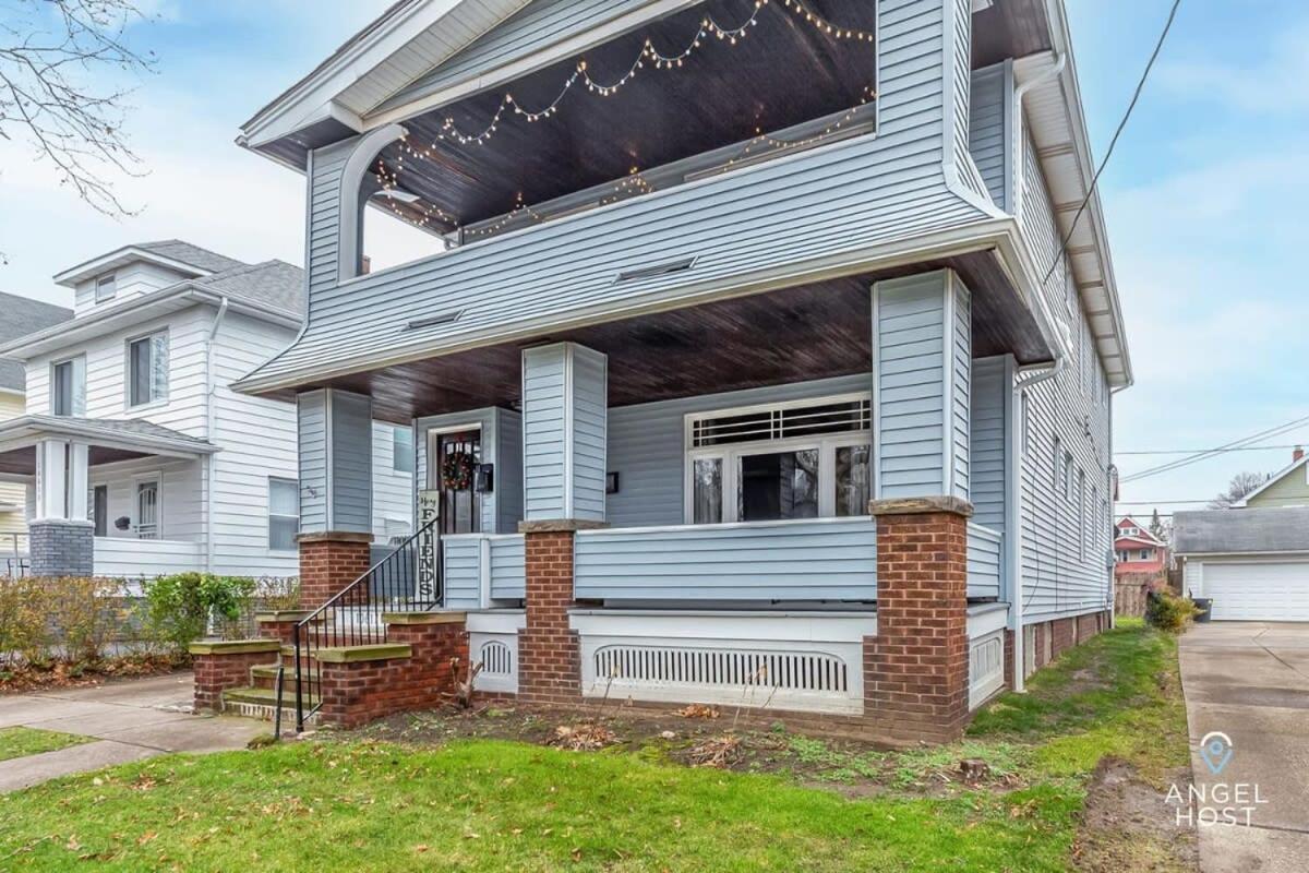 Beautifully Remodeled Duplex Apt In West Blvd クリーブランド エクステリア 写真