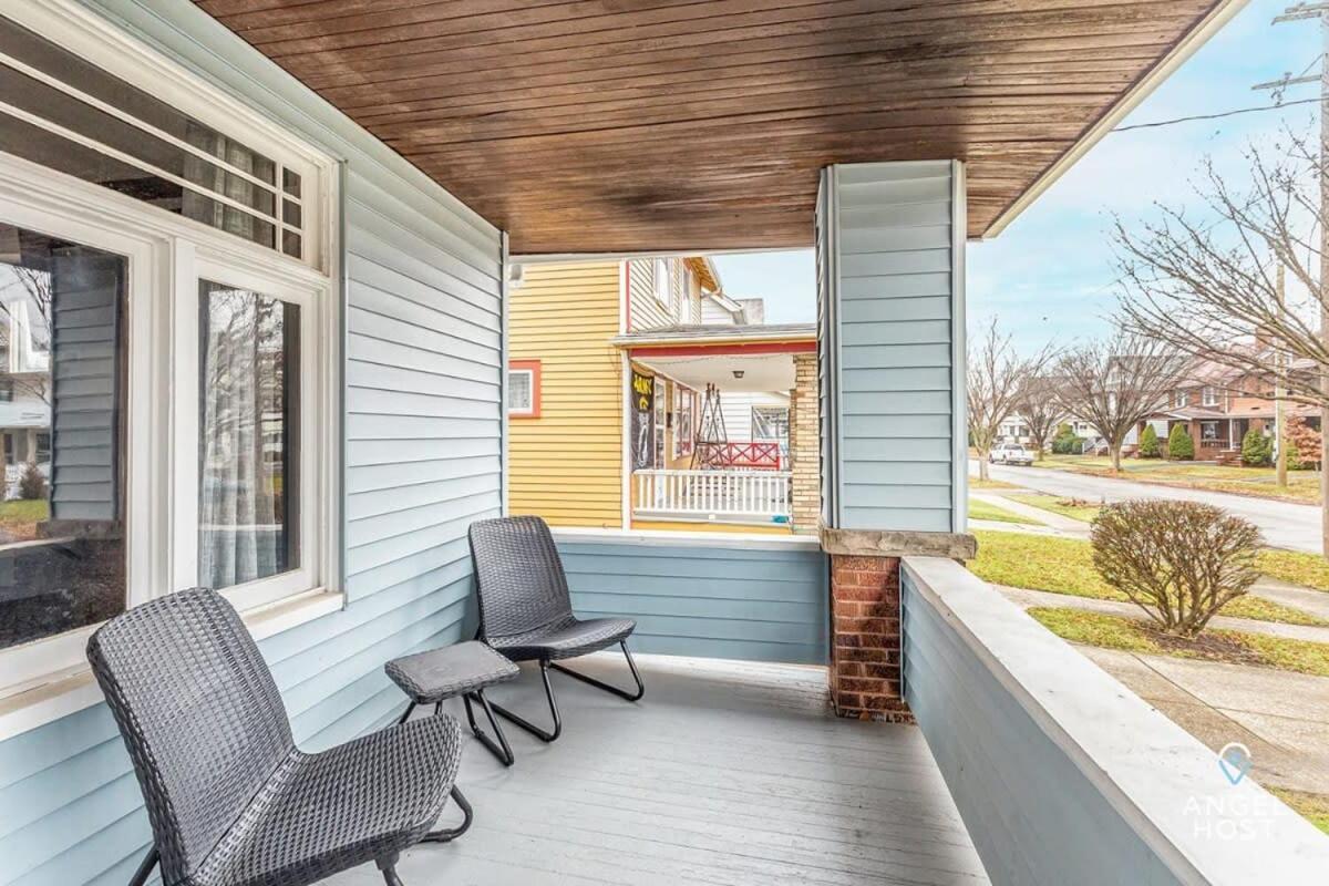 Beautifully Remodeled Duplex Apt In West Blvd クリーブランド エクステリア 写真