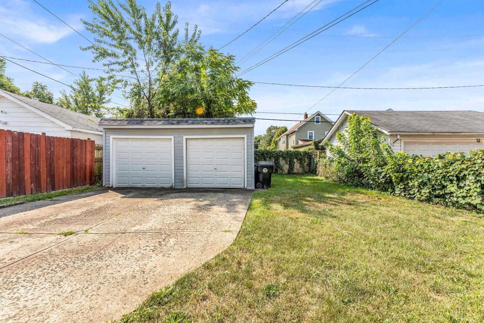 Beautifully Remodeled Duplex Apt In West Blvd クリーブランド エクステリア 写真