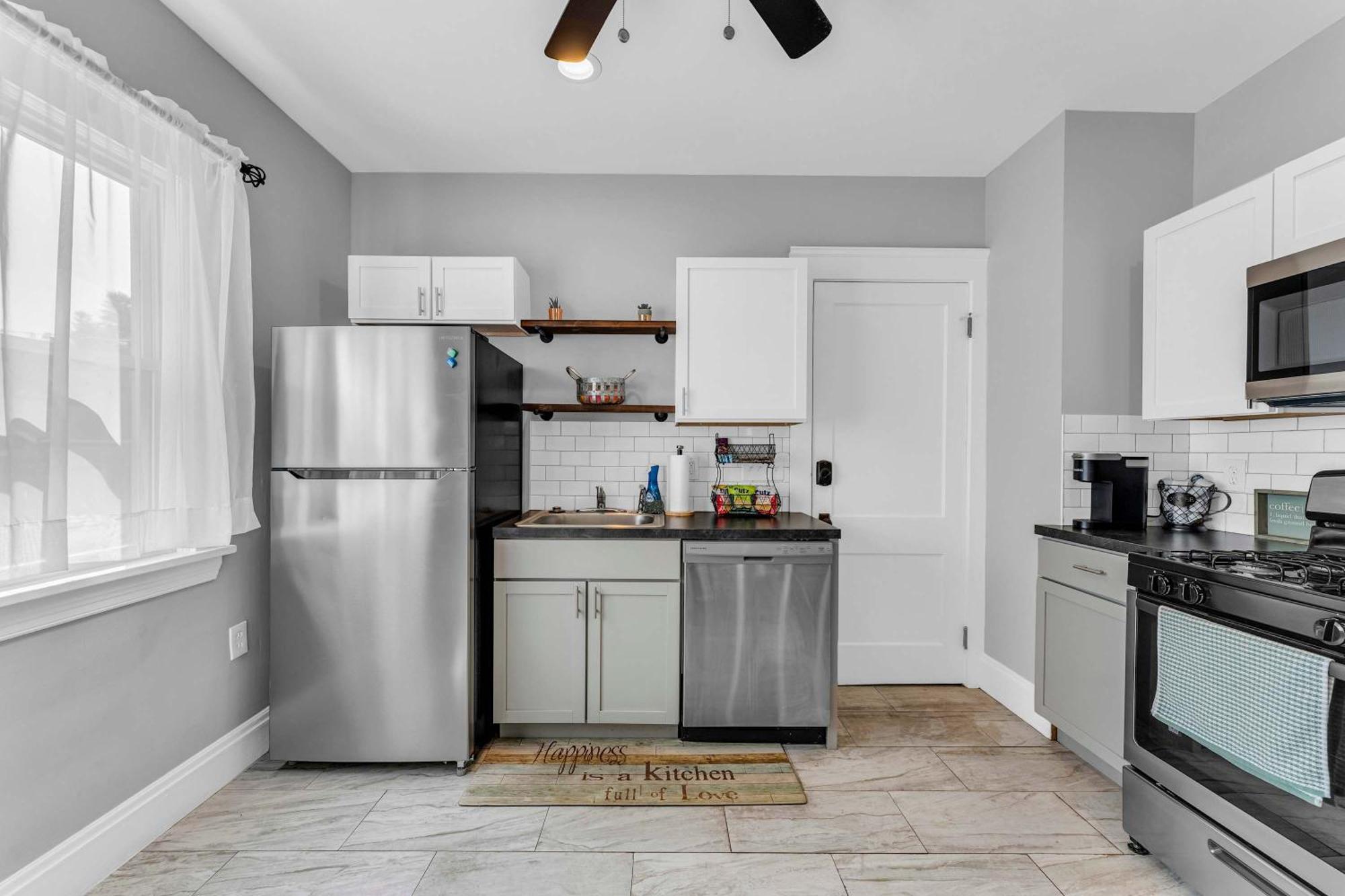 Beautifully Remodeled Duplex Apt In West Blvd クリーブランド エクステリア 写真
