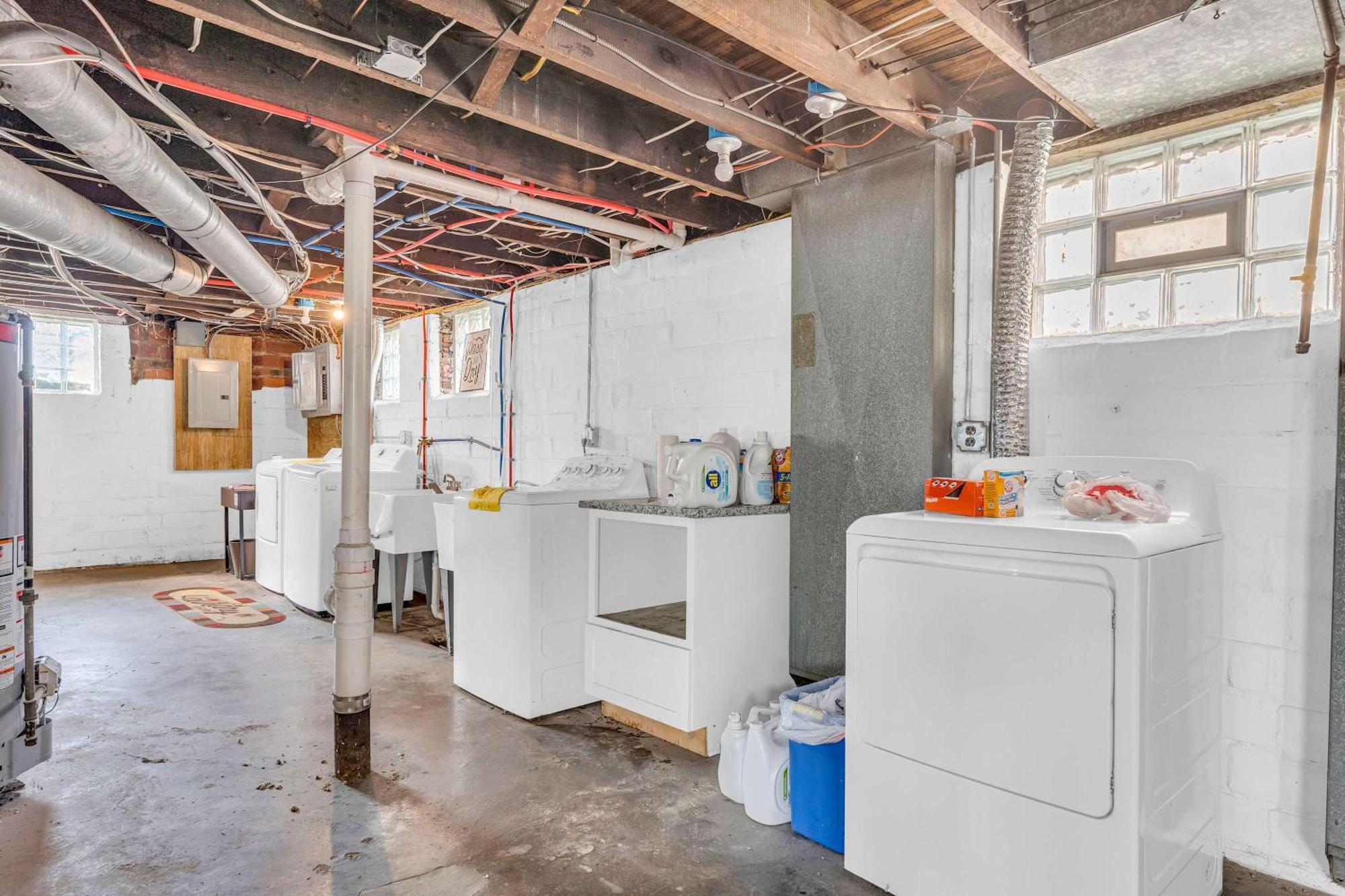 Beautifully Remodeled Duplex Apt In West Blvd クリーブランド エクステリア 写真