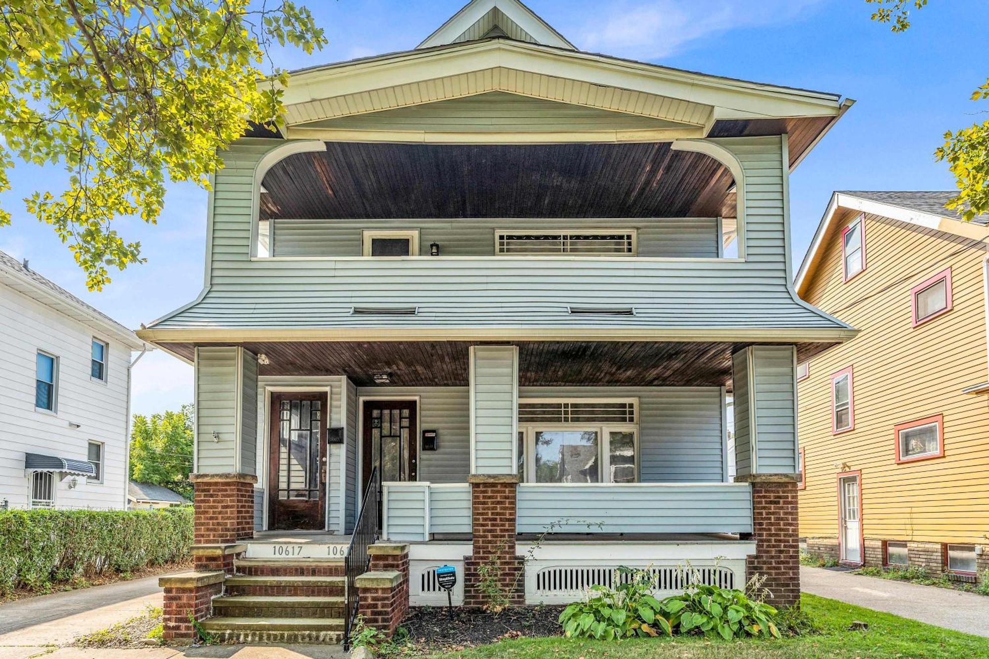 Beautifully Remodeled Duplex Apt In West Blvd クリーブランド エクステリア 写真