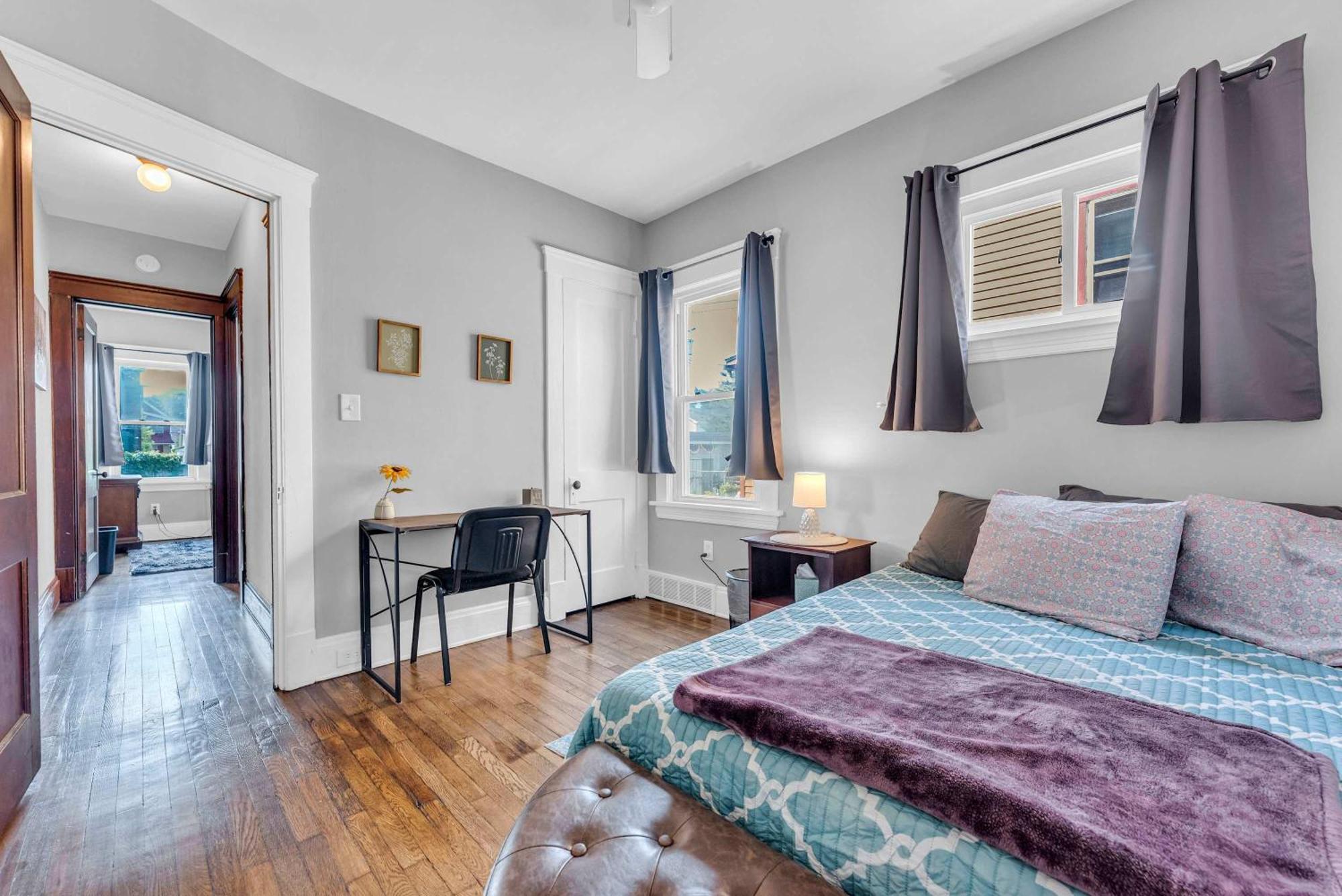 Beautifully Remodeled Duplex Apt In West Blvd クリーブランド エクステリア 写真