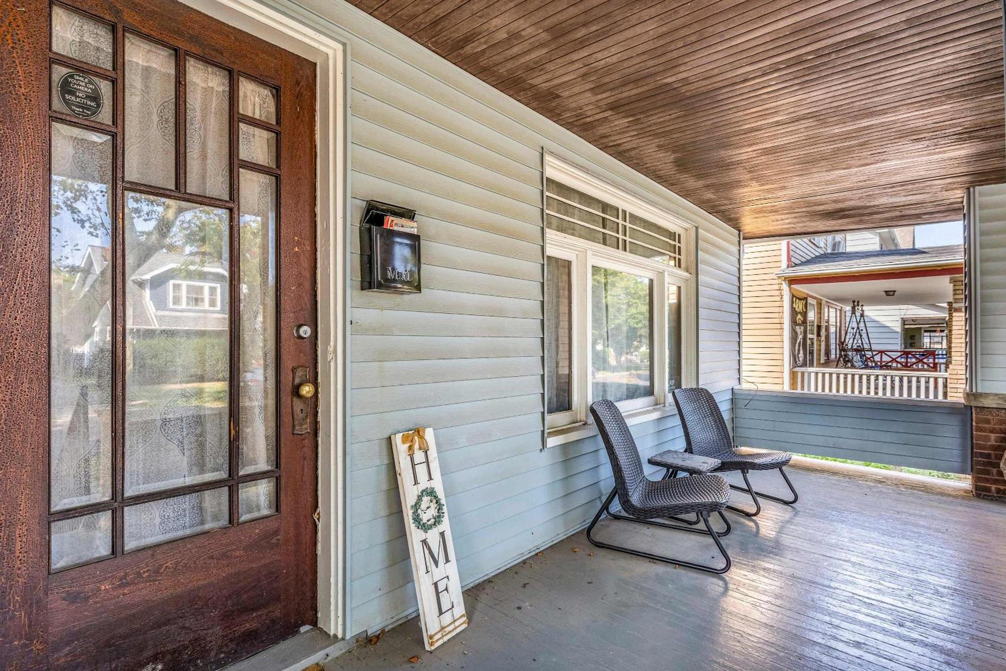 Beautifully Remodeled Duplex Apt In West Blvd クリーブランド エクステリア 写真