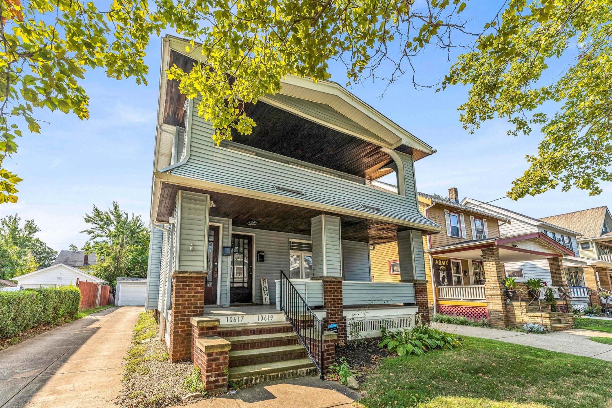 Beautifully Remodeled Duplex Apt In West Blvd クリーブランド エクステリア 写真